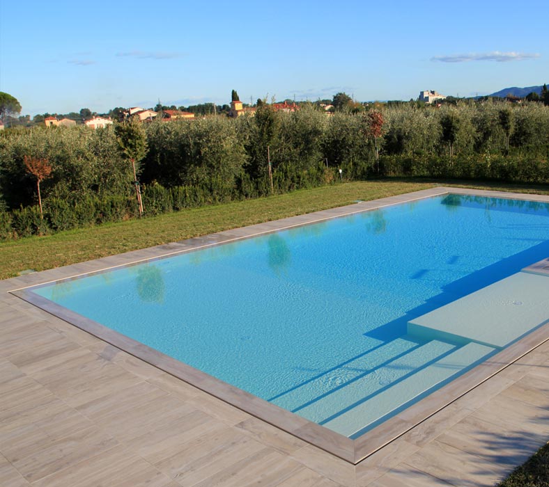 Piscina interrata con spiaggetta interna 1