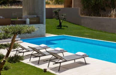 Come si fa a costruire una piscina interrata in giardino